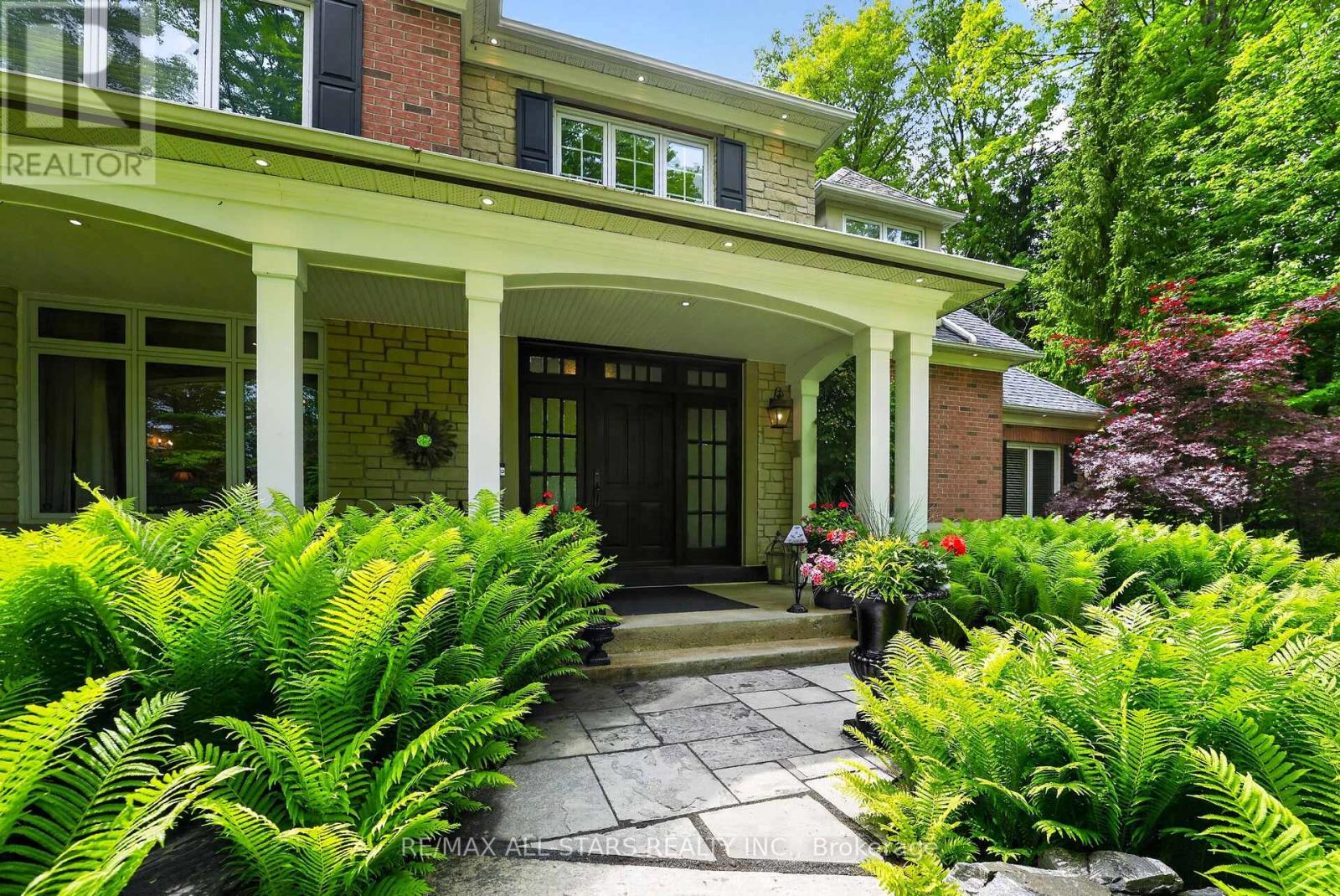 3 Bridgewater Drive, Richmond Hill, Ontario  L4E 3N4 - Photo 9 - N13701746