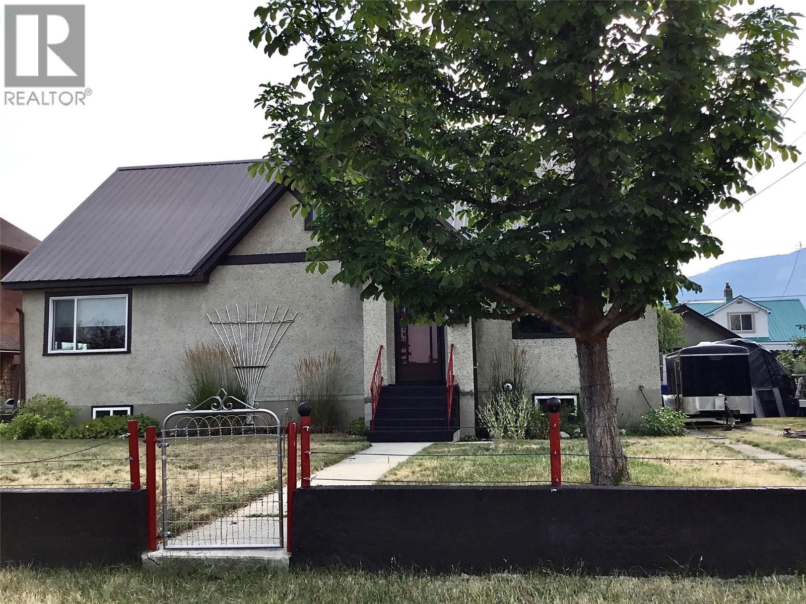 106 7th Avenue, Kimberley, British Columbia V1A 2W4 - Photo 1 - 10398444