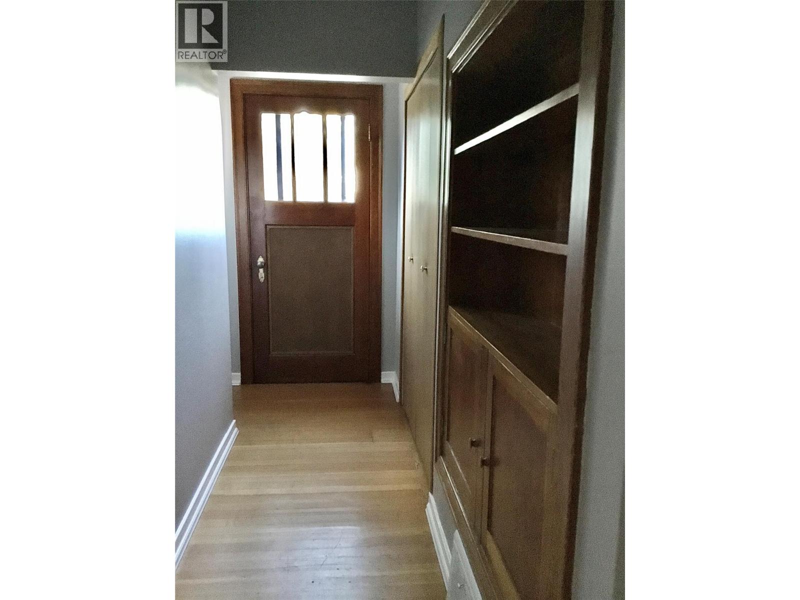 106 7th Avenue, Kimberley, British Columbia V1A 2W4 - Photo 2 - 10398444