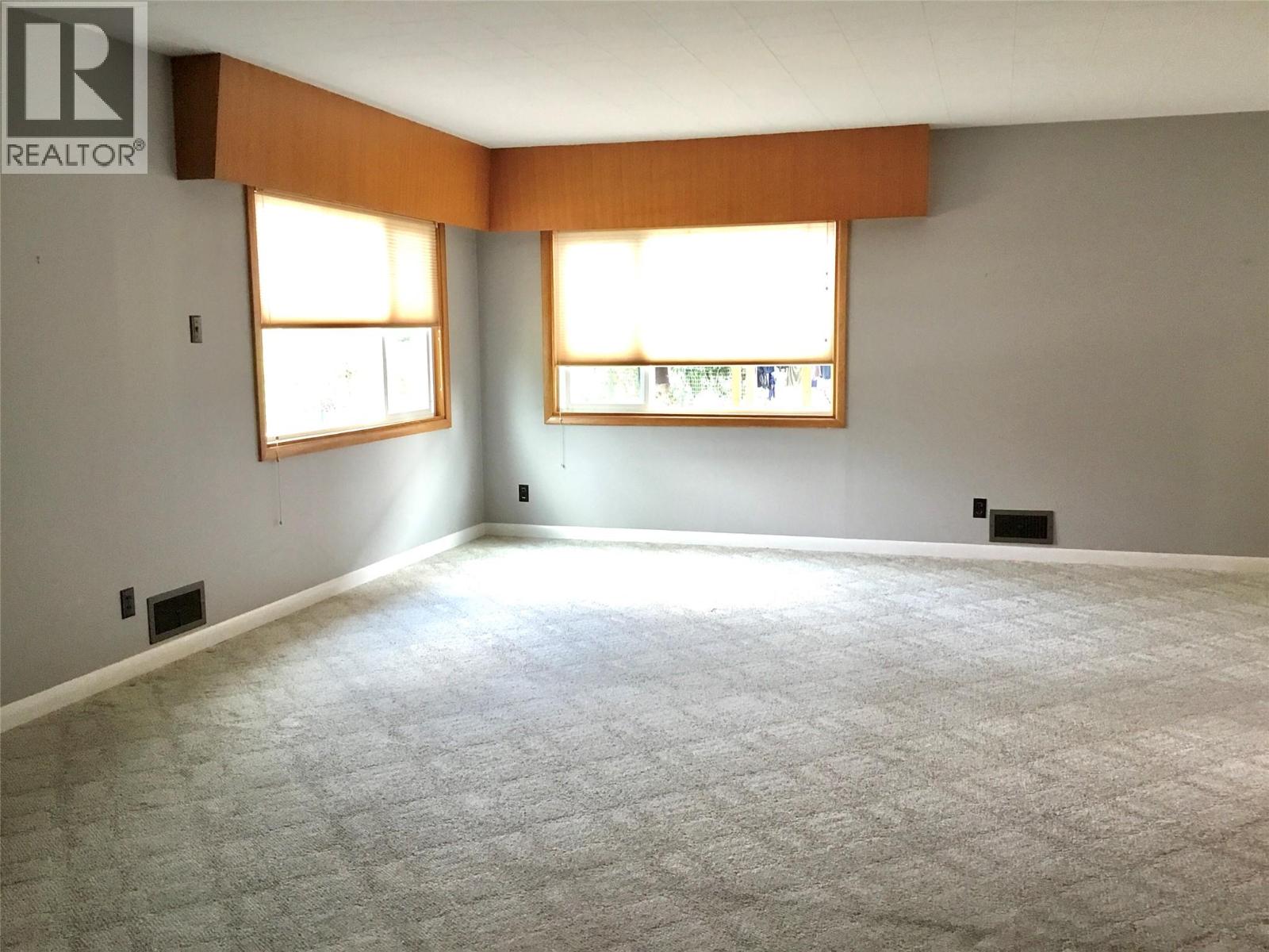 106 7th Avenue, Kimberley, British Columbia V1A 2W4 - Photo 6 - 10398444