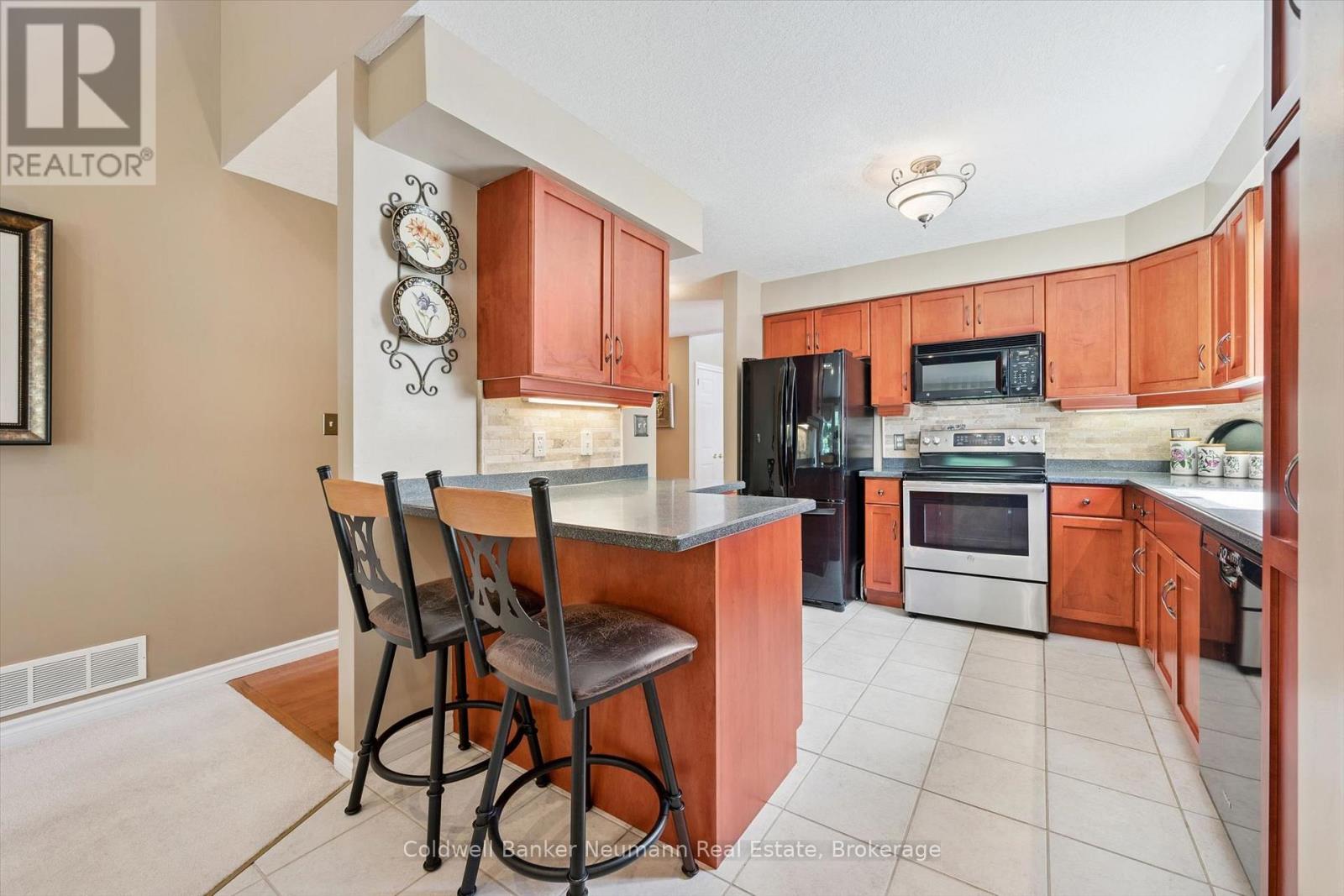 17 Somerset Glen, Guelph (Kortright West), Ontario  N1G 5G1 - Photo 10 - X13701748