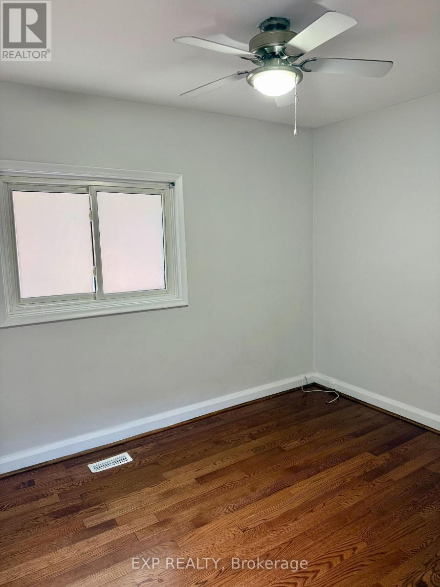 Upper - 6 Mid Pines Road, Toronto, Ontario  M1G 2L6 - Photo 11 - E13562420