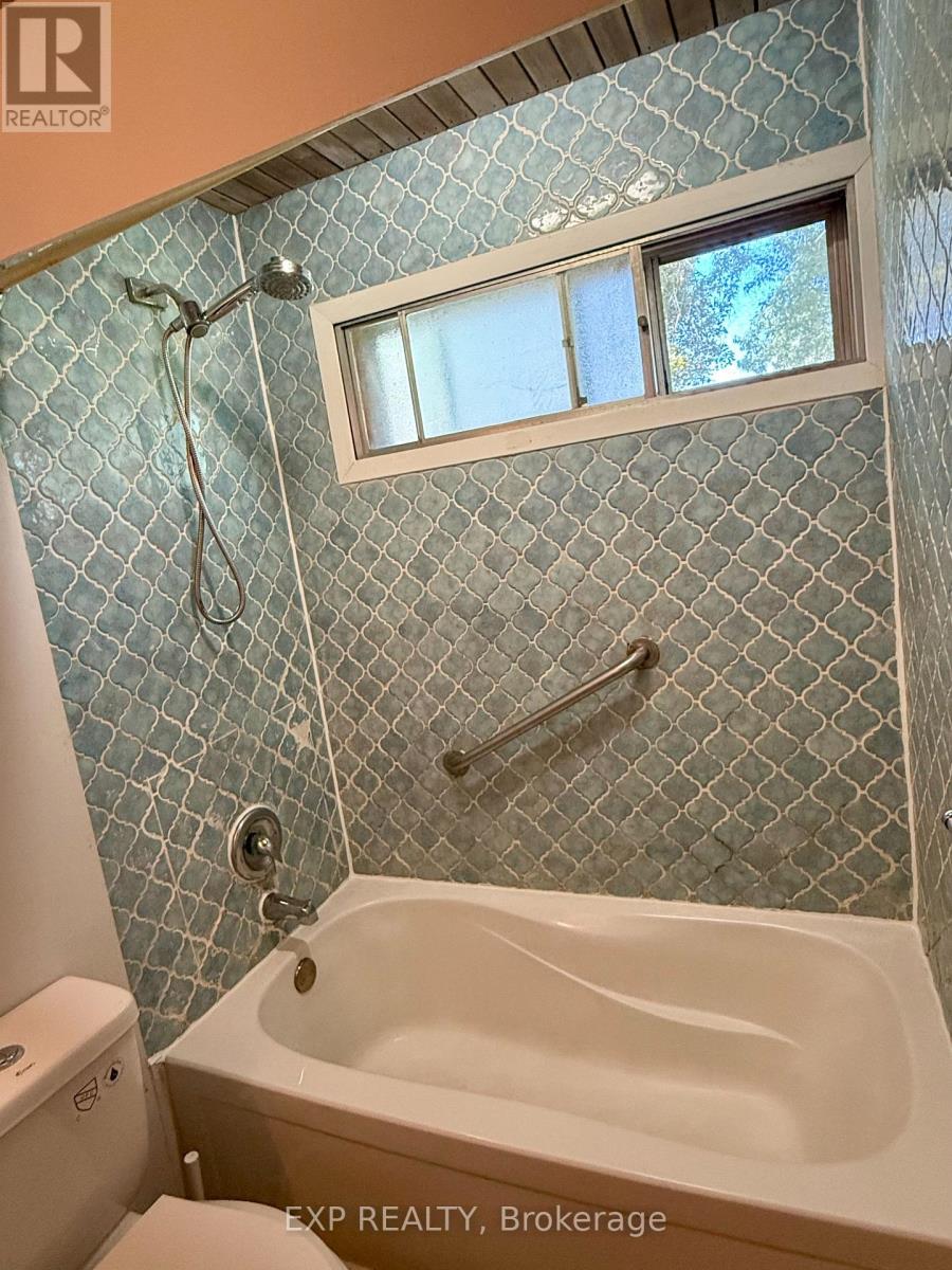Upper - 6 Mid Pines Road, Toronto, Ontario  M1G 2L6 - Photo 17 - E13562420