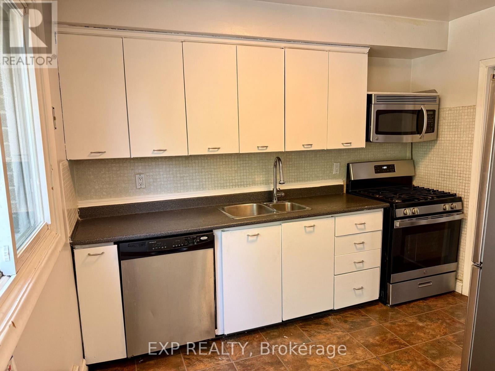 Upper - 6 Mid Pines Road, Toronto, Ontario  M1G 2L6 - Photo 8 - E13562420