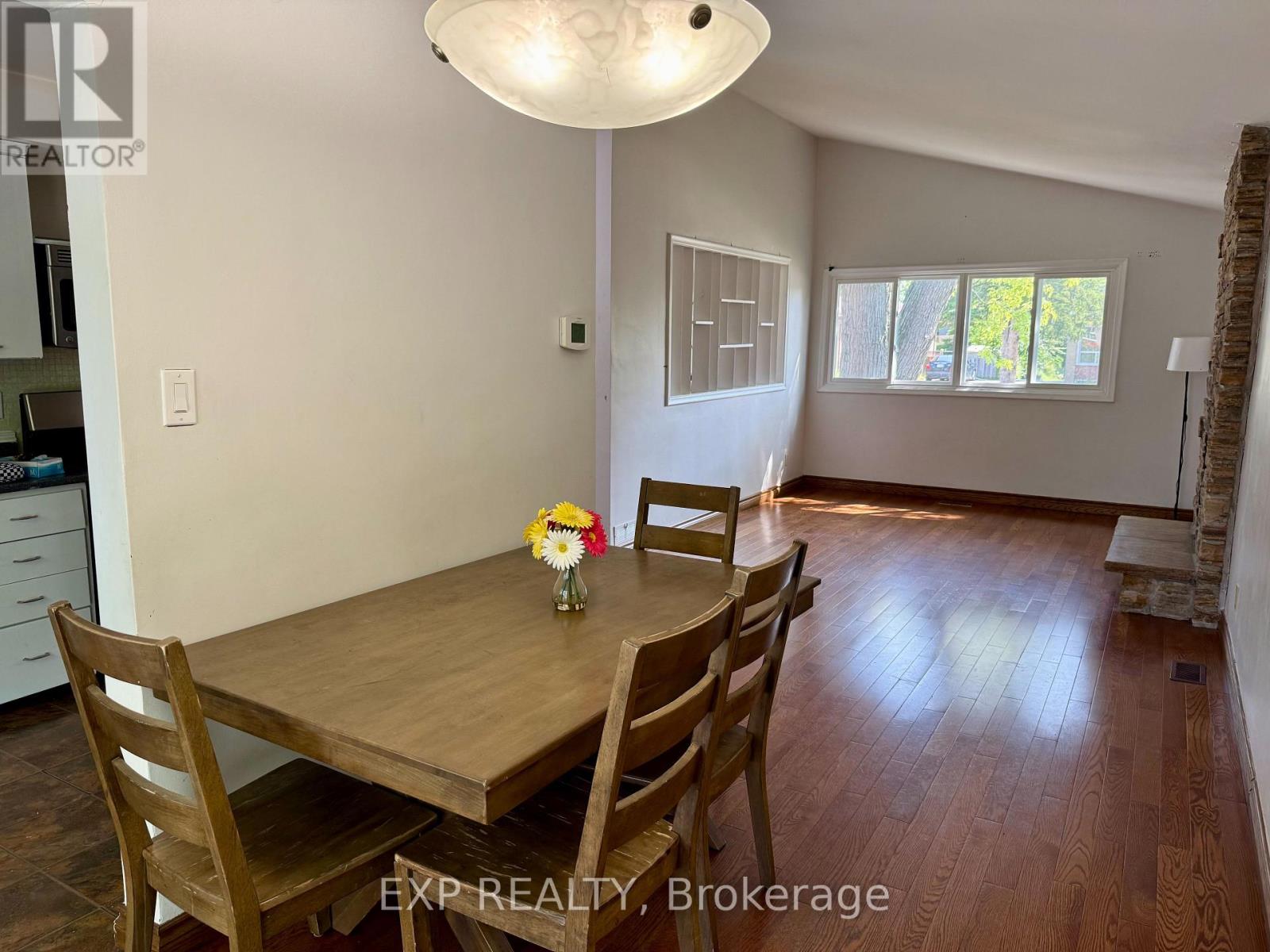 Upper - 6 Mid Pines Road, Toronto, Ontario  M1G 2L6 - Photo 5 - E13562420