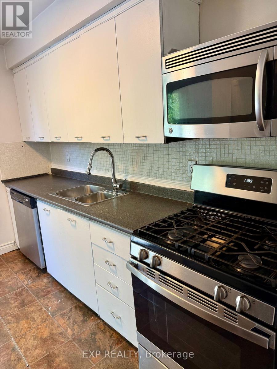 Upper - 6 Mid Pines Road, Toronto, Ontario  M1G 2L6 - Photo 9 - E13562420
