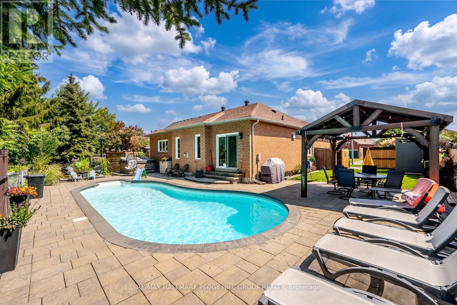 2 Purt Court, Barrie, Ontario  L4N 9K7 - Photo 2 - S13687402