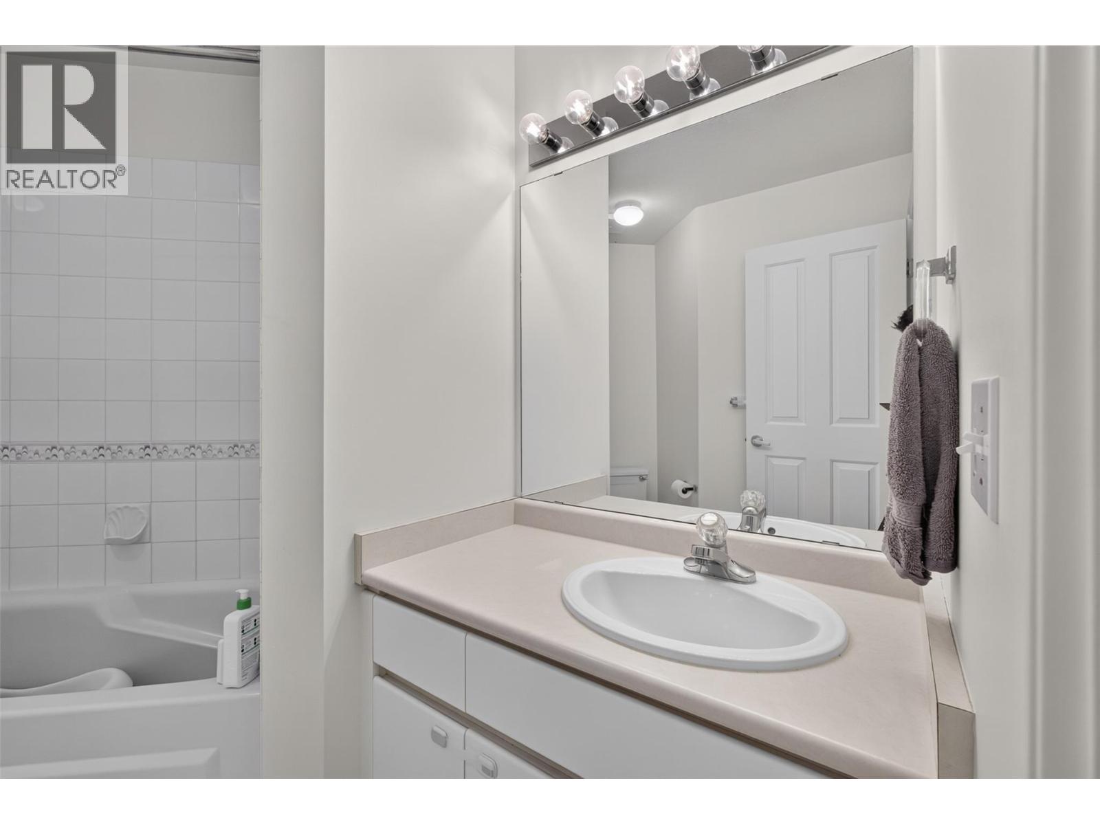 2350 Stillingfleet Road Unit# 205, Kelowna, BC V1W 3X9