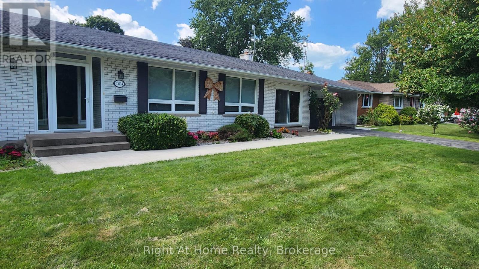 15414 Niagara Parkway, Niagara-On-The-Lake, Ontario  L0S 1J0 - Photo 2 - X12863544