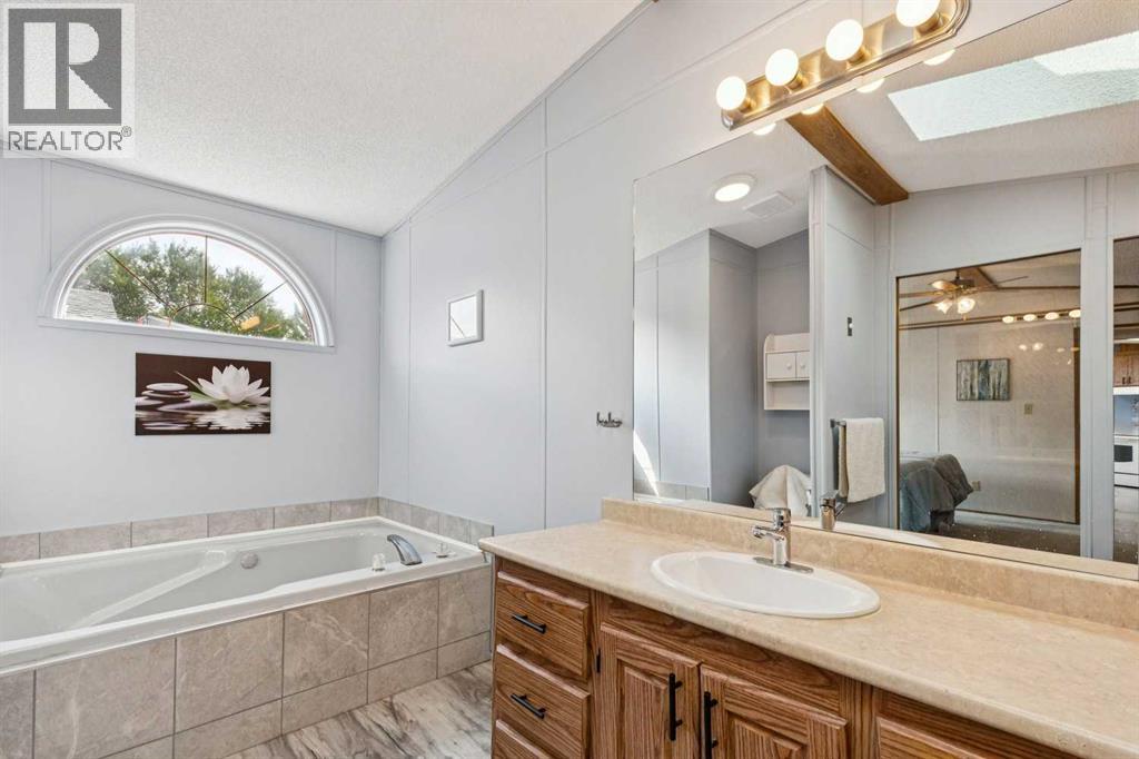 25 Erin Woods Circle SE, Calgary, Alberta  T2B 3C9 - Photo 17 - A2339198
