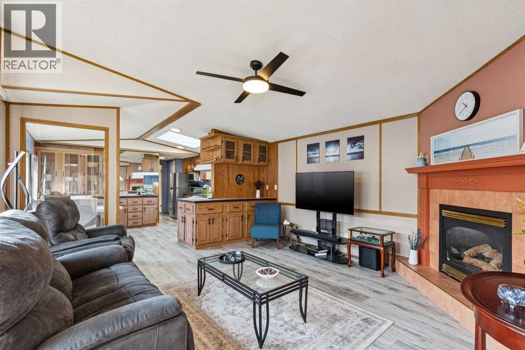 25 Erin Woods Circle SE, Calgary, Alberta  T2B 3C9 - Photo 3 - A2339198