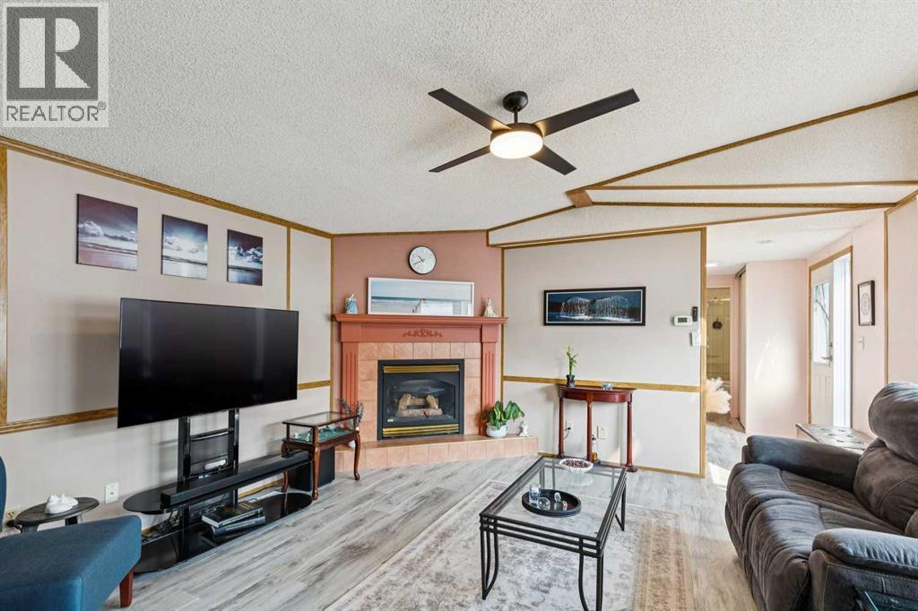 25 Erin Woods Circle SE, Calgary, Alberta  T2B 3C9 - Photo 6 - A2339198