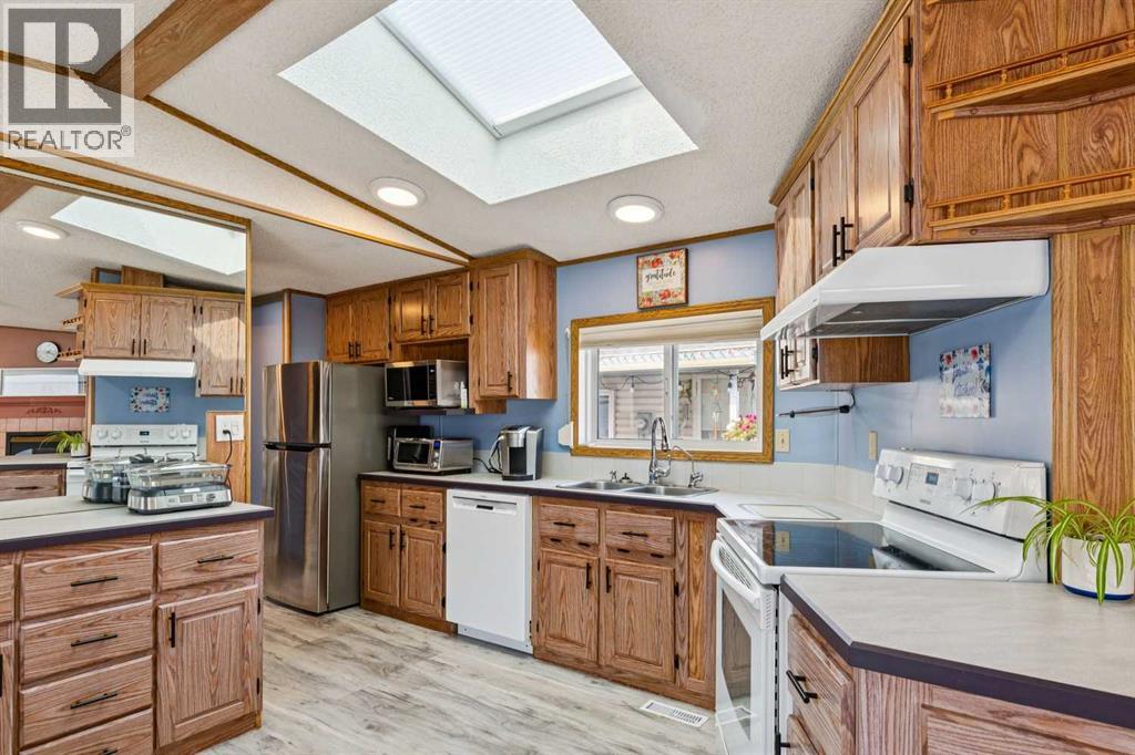 25 Erin Woods Circle SE, Calgary, Alberta  T2B 3C9 - Photo 8 - A2339198