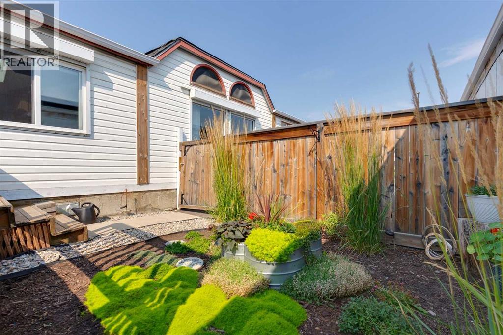 25 Erin Woods Circle SE, Calgary, Alberta  T2B 3C9 - Photo 25 - A2339198