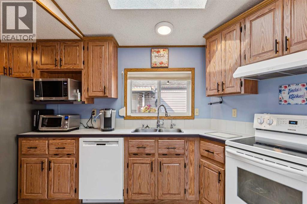 25 Erin Woods Circle SE, Calgary, Alberta  T2B 3C9 - Photo 10 - A2339198