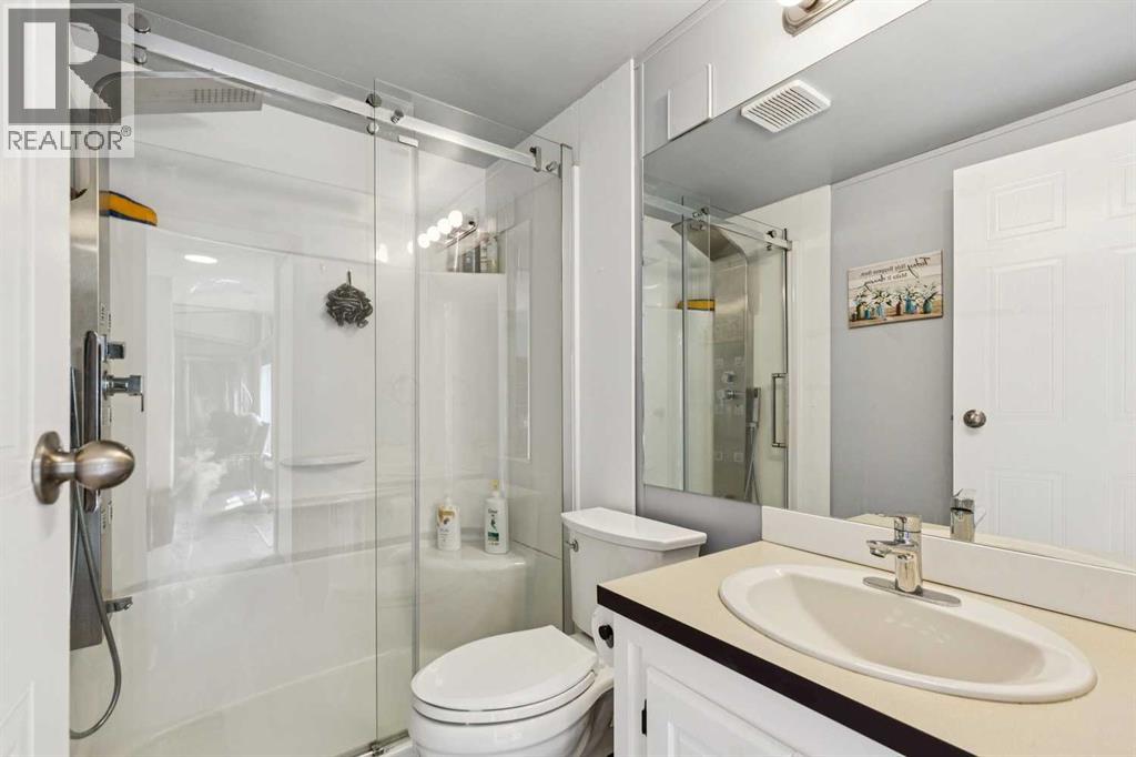 25 Erin Woods Circle SE, Calgary, Alberta  T2B 3C9 - Photo 19 - A2339198