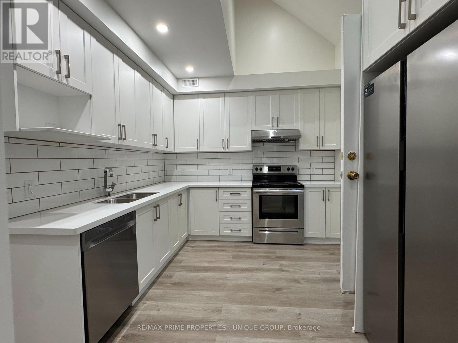 2 - 62 Henry Street, Toronto, Ontario  M5T 1X2 - Photo 2 - C13701768