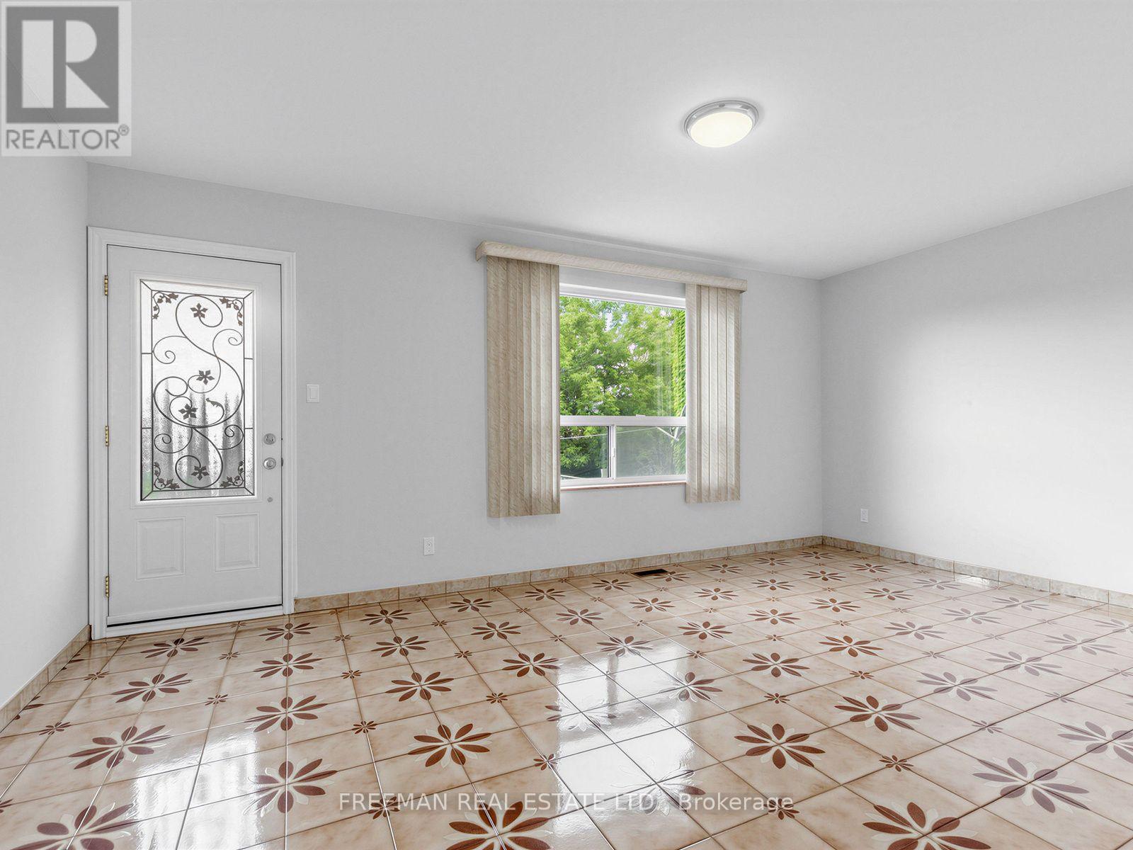 380 Glenholme Avenue, Toronto, Ontario  M6E 3E5 - Photo 4 - C13701986