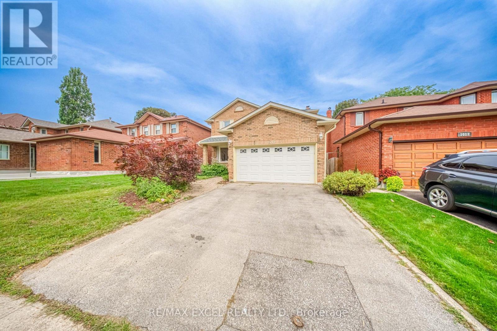 1019 Rouge Valley Drive, Pickering, Ontario  L1V 4N8 - Photo 2 - E13701892