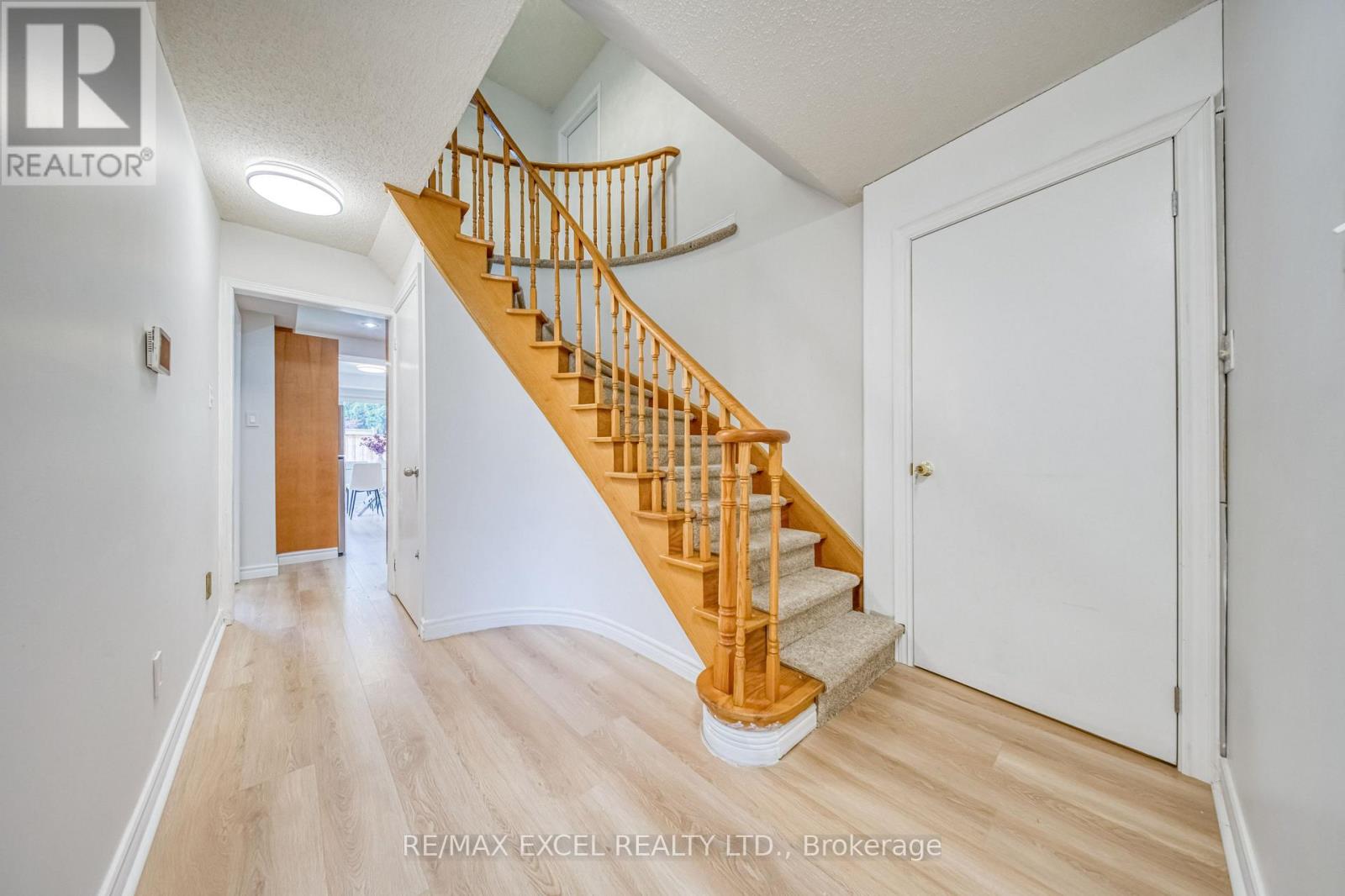 1019 Rouge Valley Drive, Pickering, Ontario  L1V 4N8 - Photo 4 - E13701892