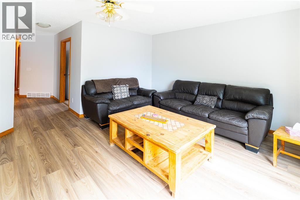 70 Elizabeth Way SE, Airdrie, Alberta  T4B 2H6 - Photo 11 - A2316637