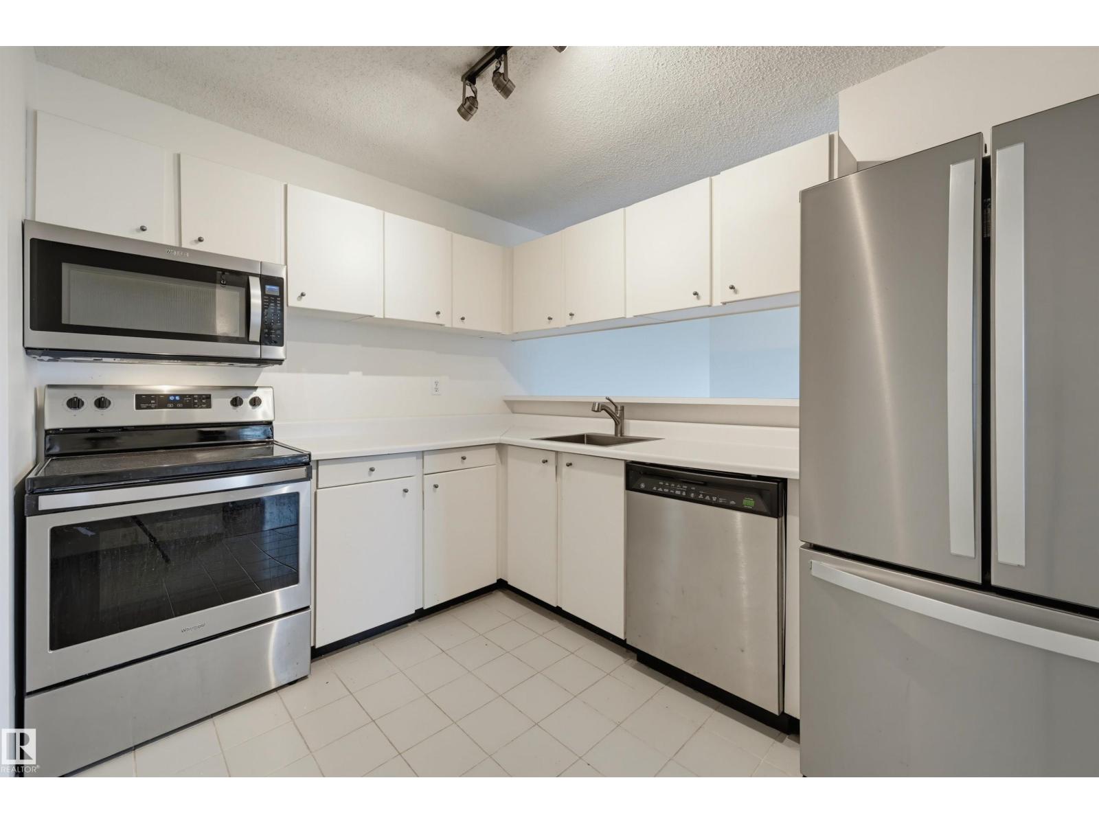 #502 10545 Saskatchewan Dr NW, Edmonton, Alberta  T6E 6C6 - Photo 4 - E4501693