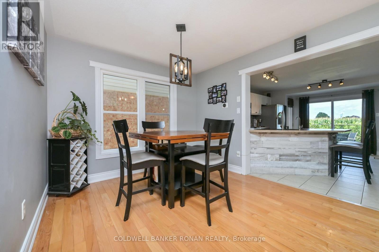20 John W Taylor Avenue, New Tecumseth, Ontario  L9R 0B3 - Photo 5 - N13701774