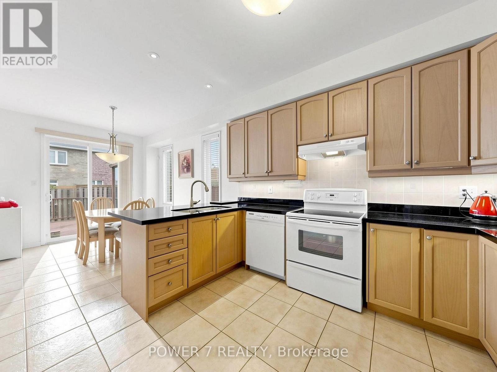 16 Barkwood Hollow, Markham, Ontario  L6C 2J9 - Photo 13 - N13701916