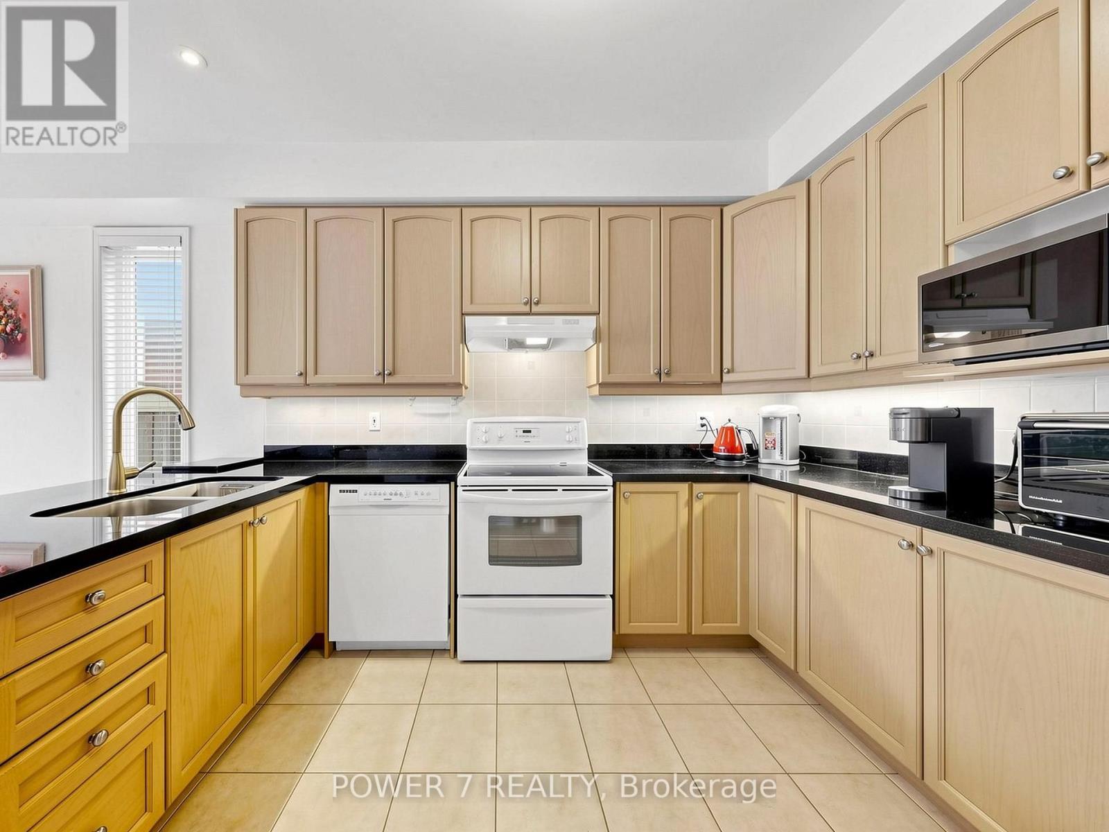 16 Barkwood Hollow, Markham, Ontario  L6C 2J9 - Photo 14 - N13701916