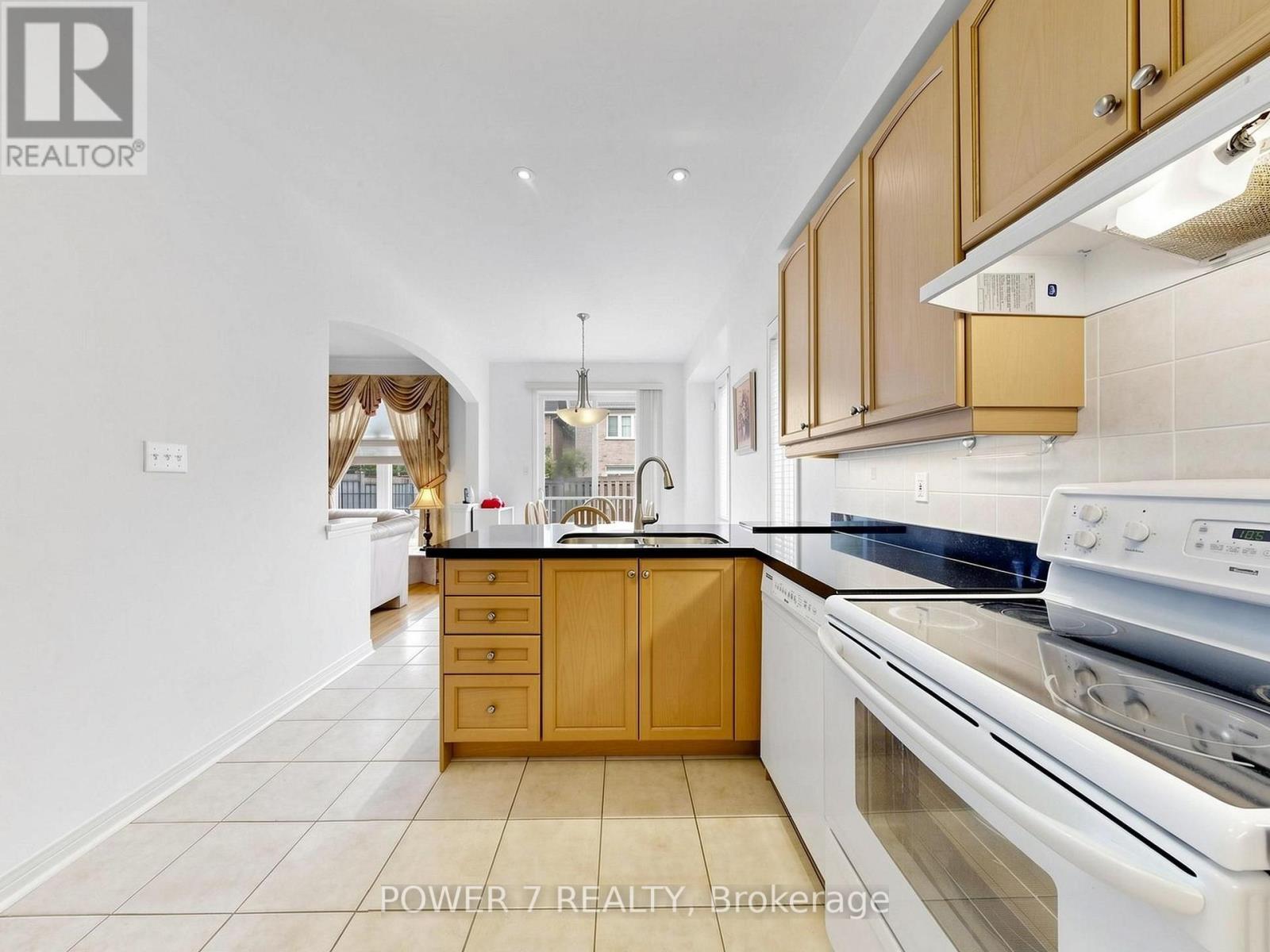 16 Barkwood Hollow, Markham, Ontario  L6C 2J9 - Photo 17 - N13701916