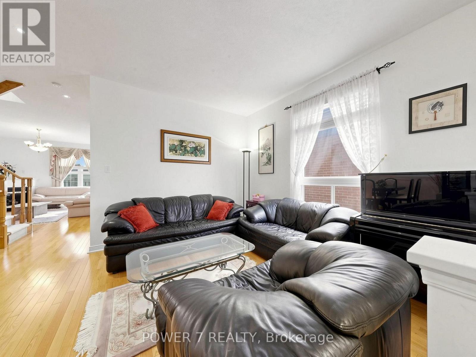 16 Barkwood Hollow, Markham, Ontario  L6C 2J9 - Photo 4 - N13701916