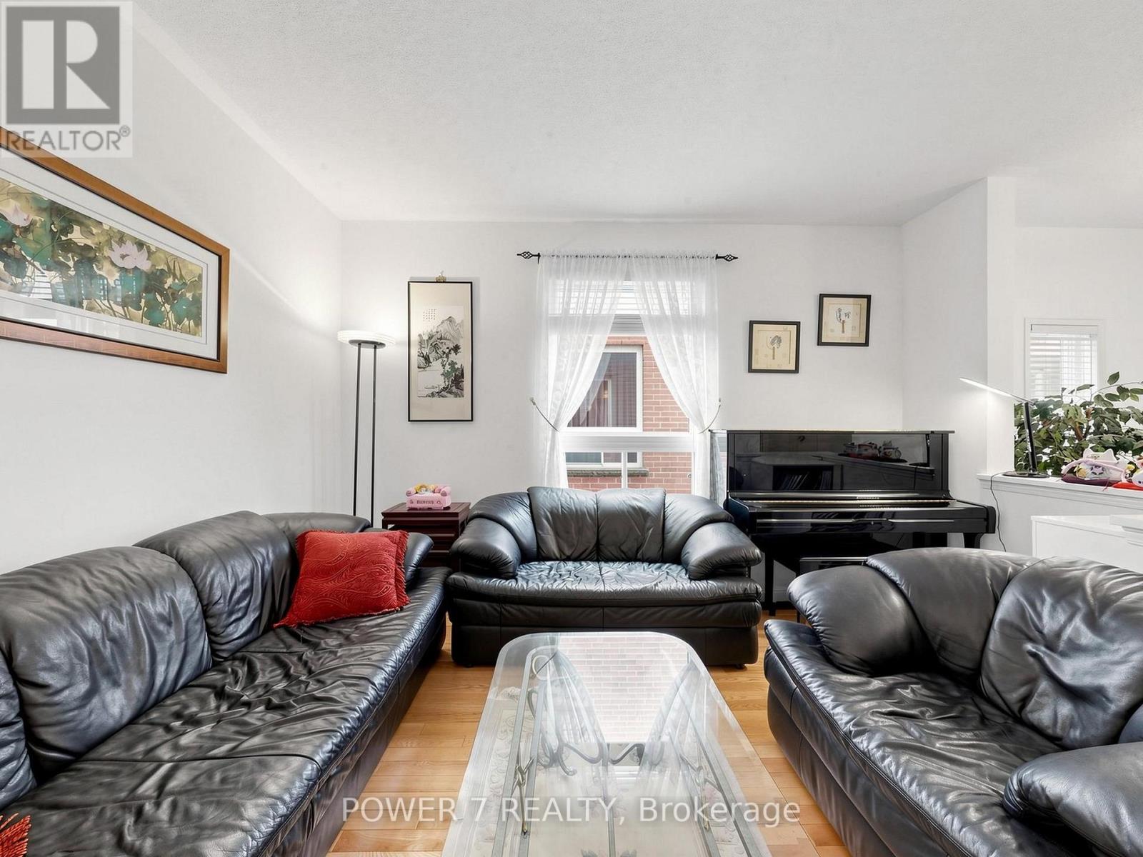 16 Barkwood Hollow, Markham, Ontario  L6C 2J9 - Photo 5 - N13701916