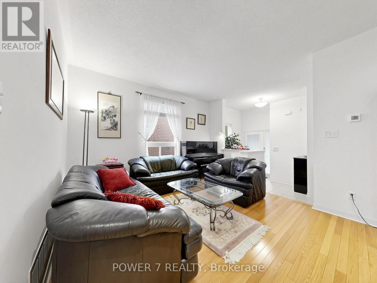 16 Barkwood Hollow, Markham, Ontario  L6C 2J9 - Photo 6 - N13701916