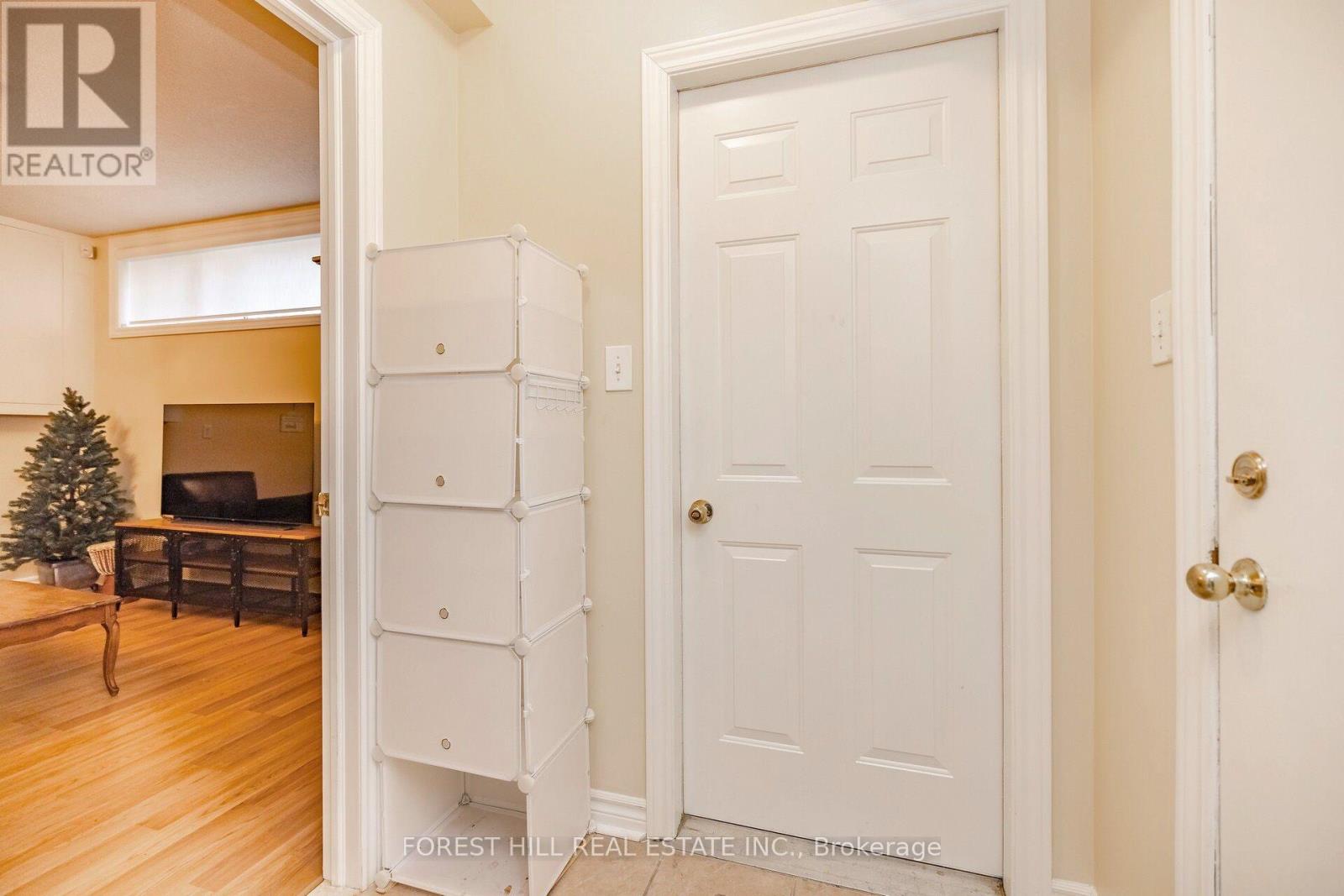 69 Oxford Street, Richmond Hill, Ontario  L4C 4L6 - Photo 2 - N13701930