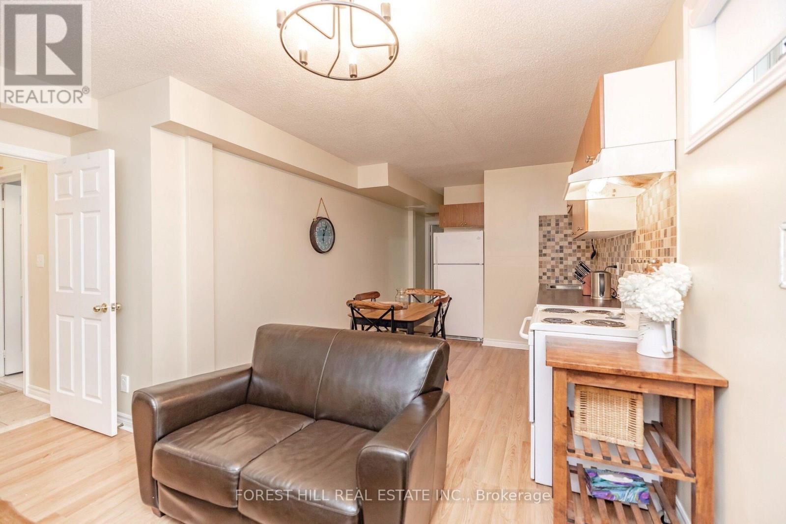 69 Oxford Street, Richmond Hill, Ontario  L4C 4L6 - Photo 4 - N13701930