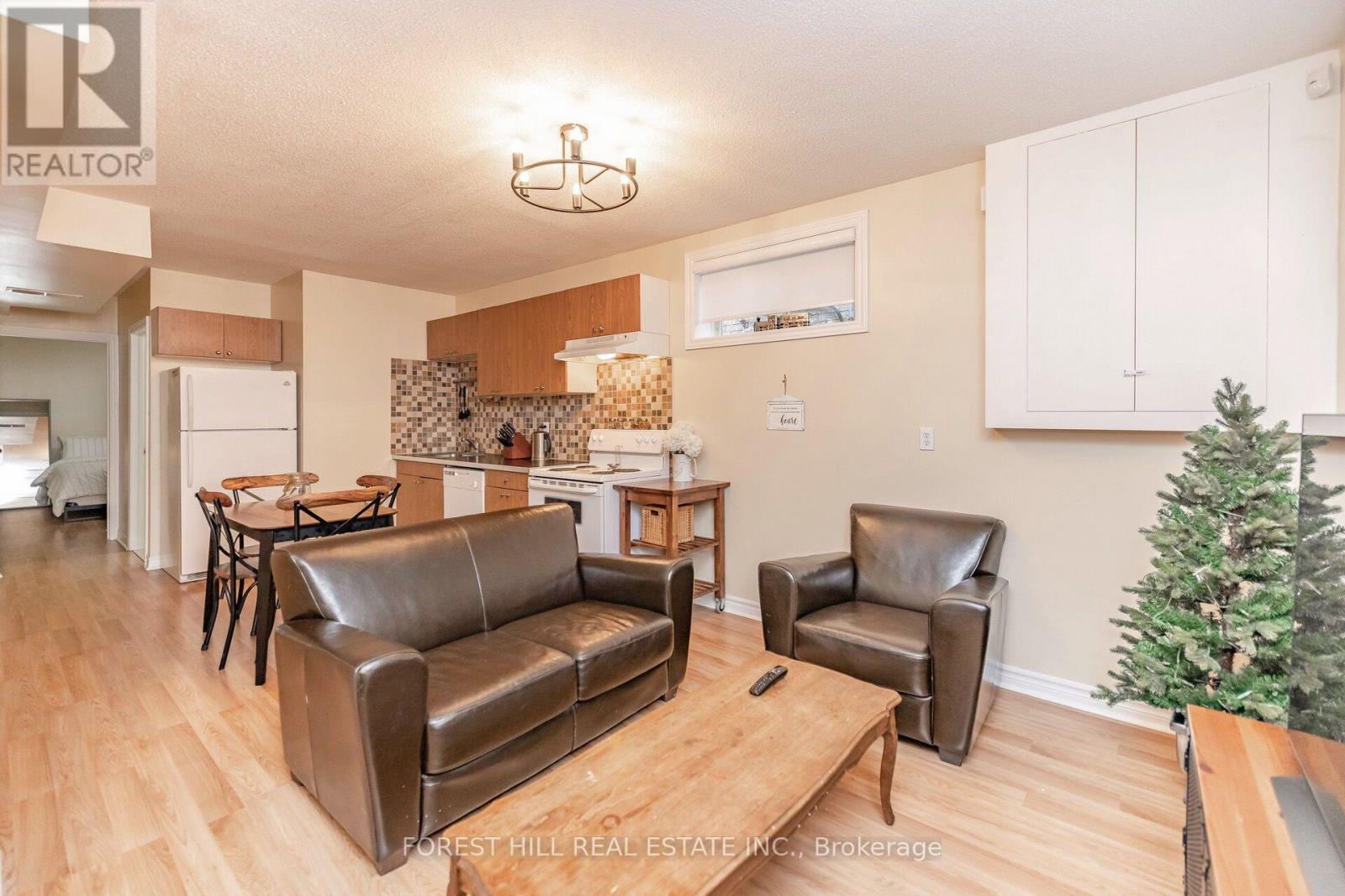 69 Oxford Street, Richmond Hill, Ontario  L4C 4L6 - Photo 5 - N13701930