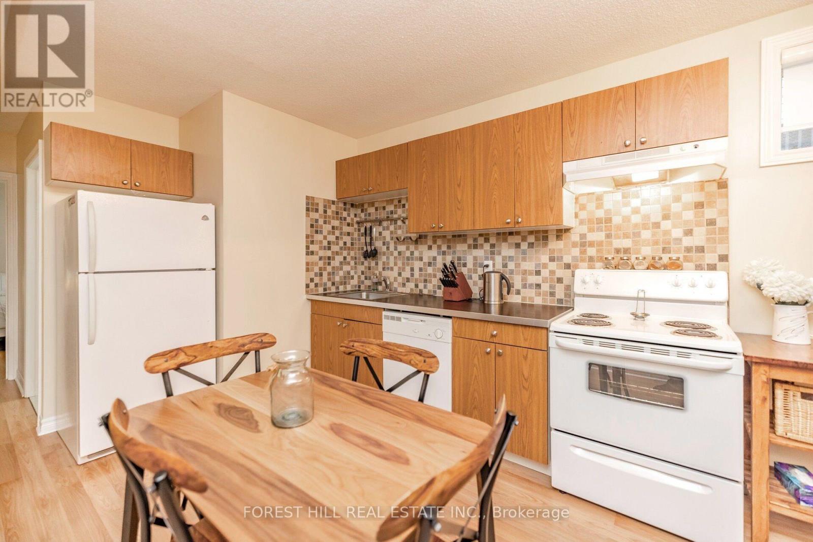 69 Oxford Street, Richmond Hill, Ontario  L4C 4L6 - Photo 7 - N13701930
