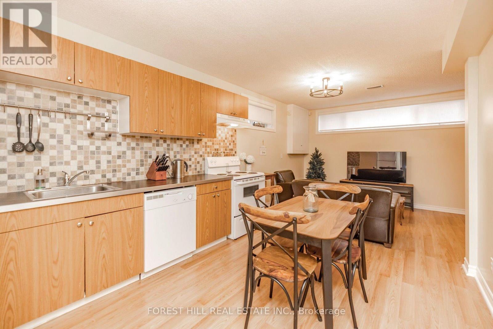 69 Oxford Street, Richmond Hill, Ontario  L4C 4L6 - Photo 8 - N13701930
