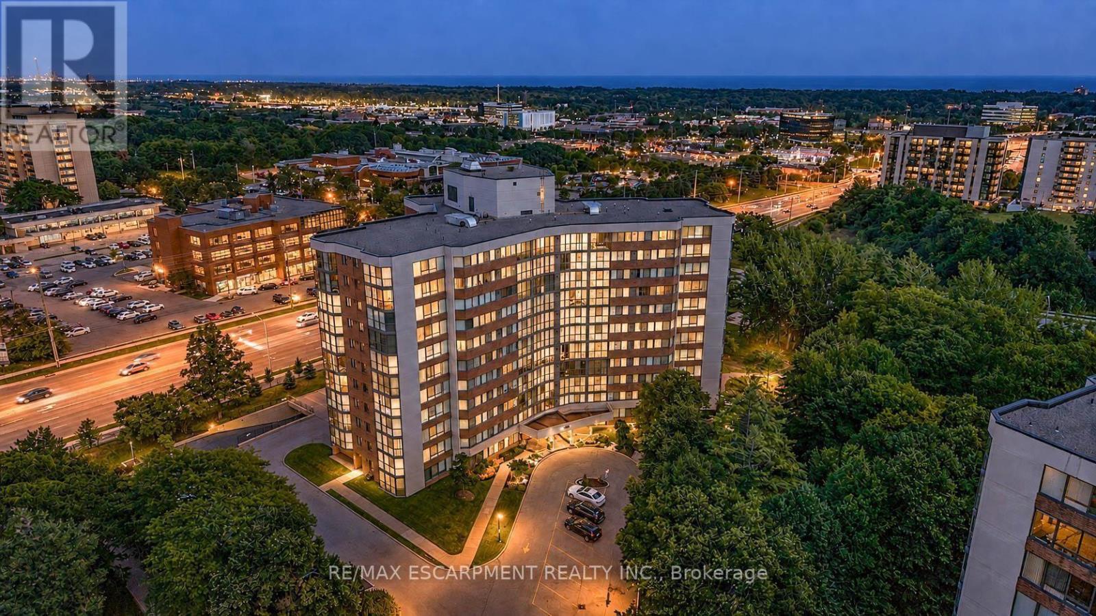 202 - 1230 Marlborough Court, Oakville, Ontario  L6H 3K6 - Photo 1 - W13701794