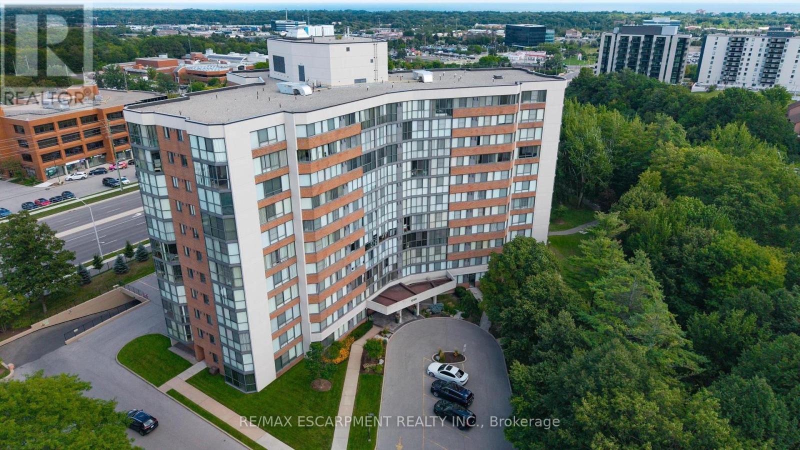 202 - 1230 Marlborough Court, Oakville, Ontario  L6H 3K6 - Photo 2 - W13701794