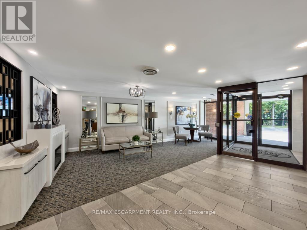 202 - 1230 Marlborough Court, Oakville, Ontario  L6H 3K6 - Photo 4 - W13701794