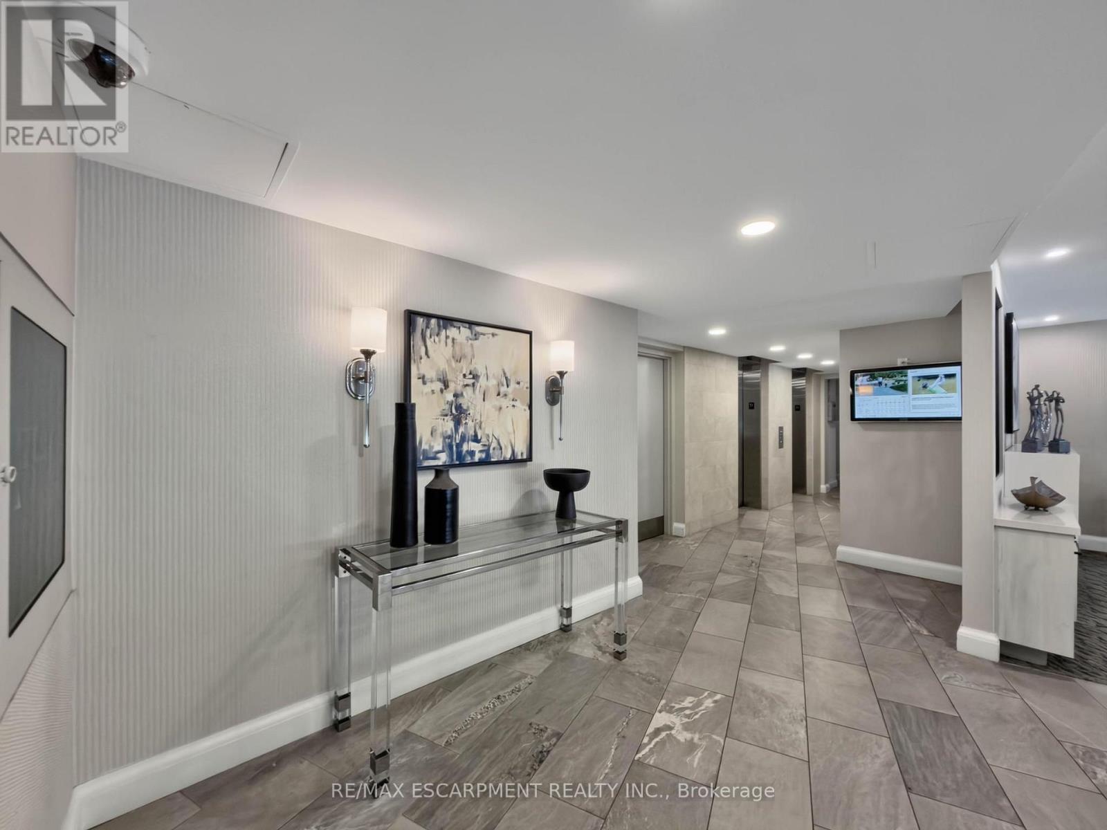 202 - 1230 Marlborough Court, Oakville, Ontario  L6H 3K6 - Photo 5 - W13701794