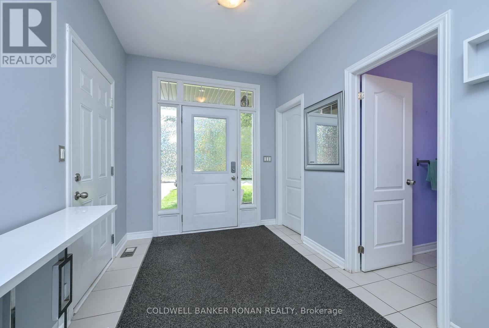 2375 Glenwood School Drive, Burlington, Ontario  L7R 3R9 - Photo 2 - W13701822