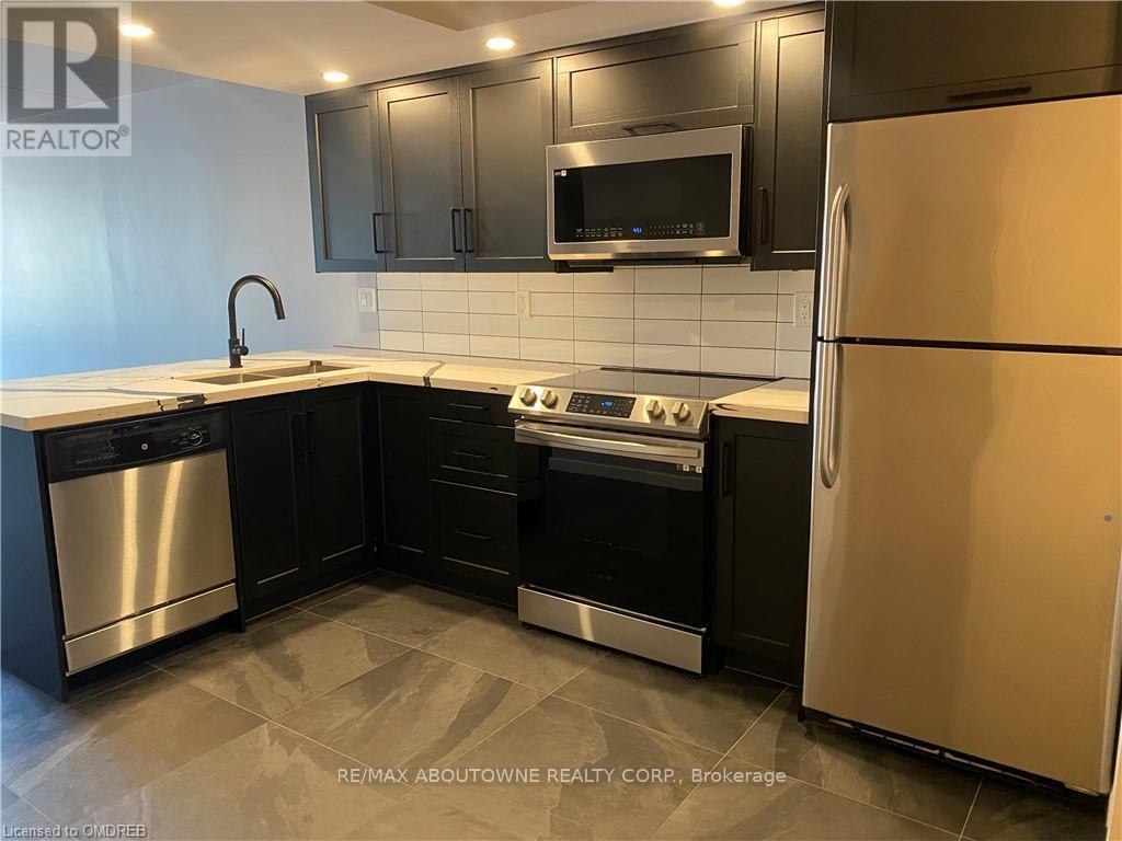 305 - 100 Bronte Road, Oakville, Ontario L6L 6L5 - Photo 3 - W13701828