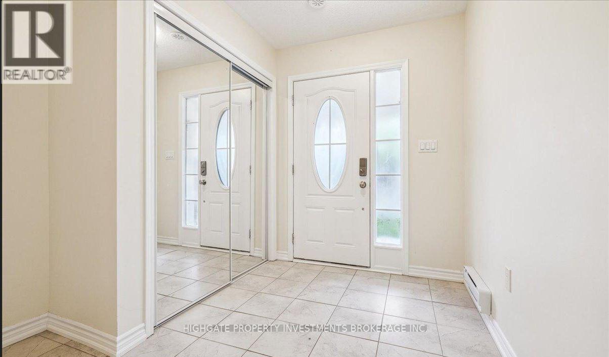 107 Lemieux Court, Milton, Ontario L9E 1E9 - Photo 2 - W13701840