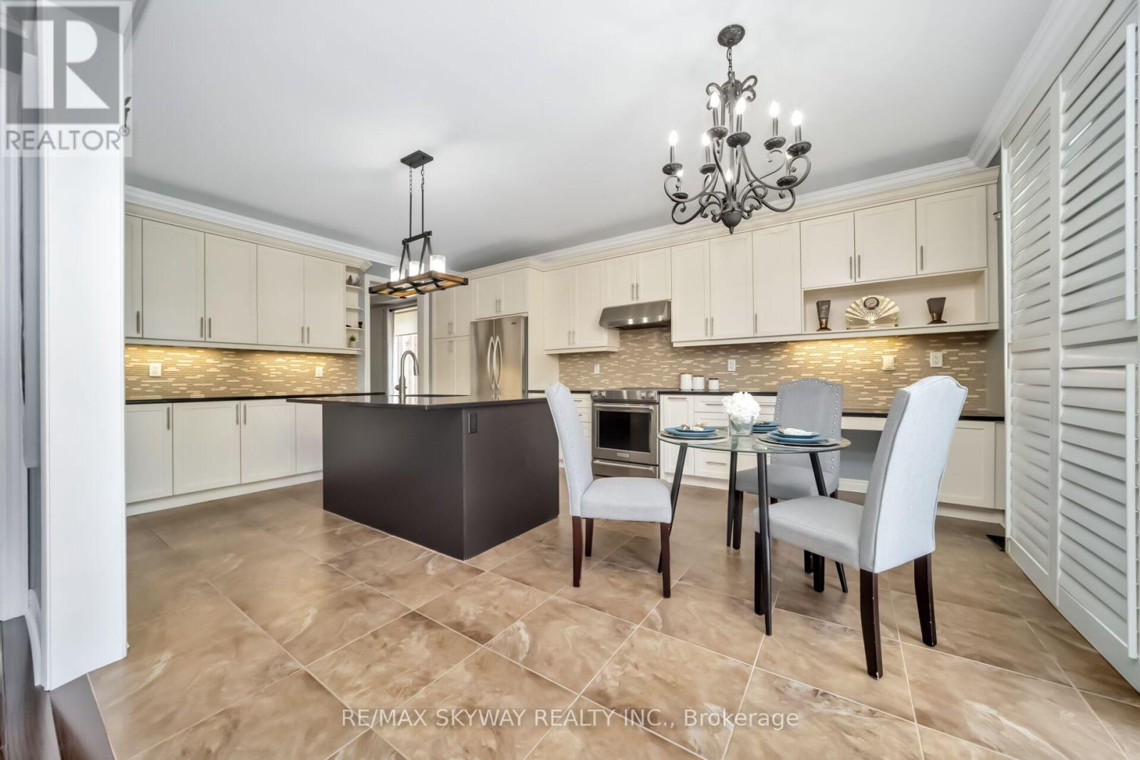 51 Learmont Avenue, Caledon, Ontario  L7C 3N3 - Photo 11 - W13701870