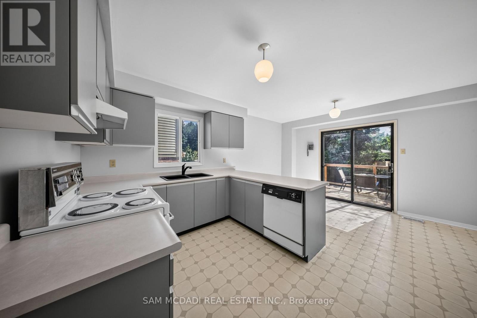 6200 Prairie Circle, Mississauga, Ontario  L5N 5Y4 - Photo 14 - W13701904