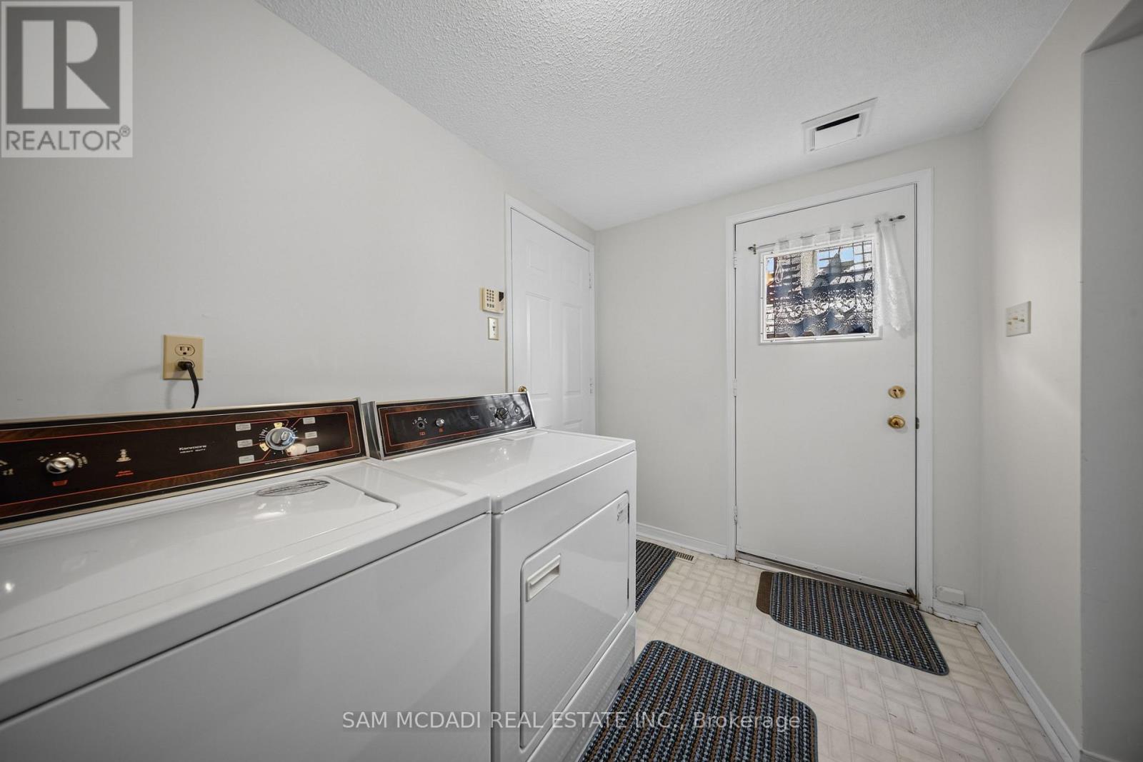6200 Prairie Circle, Mississauga, Ontario  L5N 5Y4 - Photo 19 - W13701904