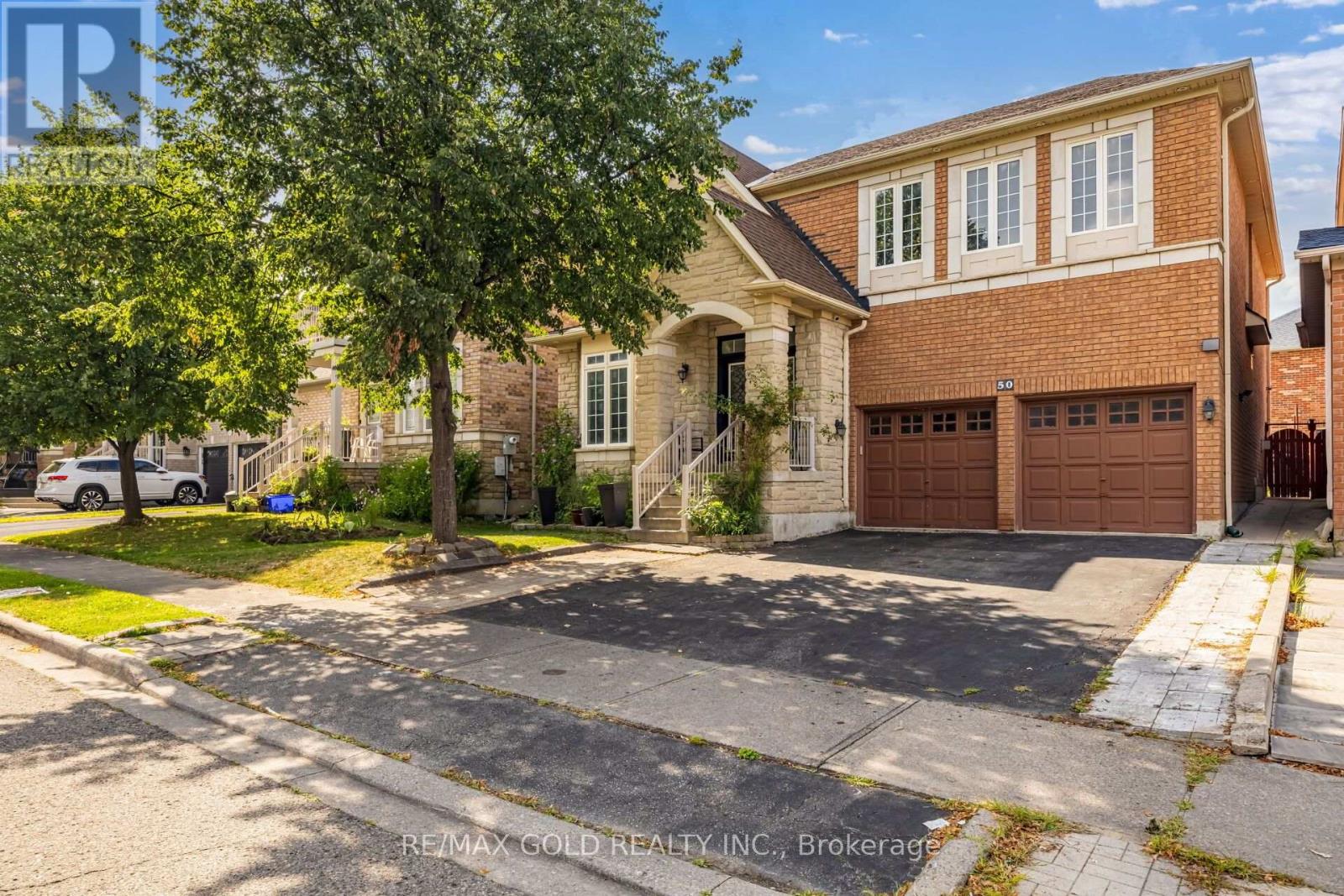 50 Northface Crescent, Brampton, Ontario  L6R 2Y2 - Photo 2 - W13701952