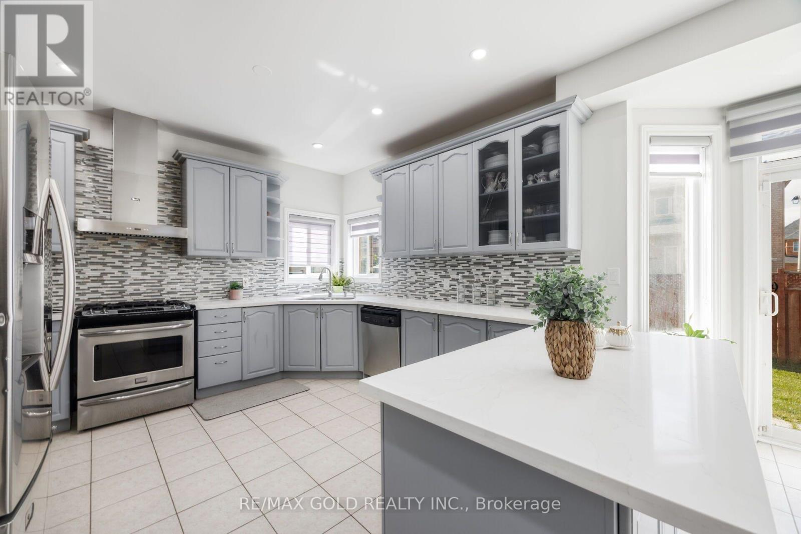 50 Northface Crescent, Brampton, Ontario  L6R 2Y2 - Photo 22 - W13701952